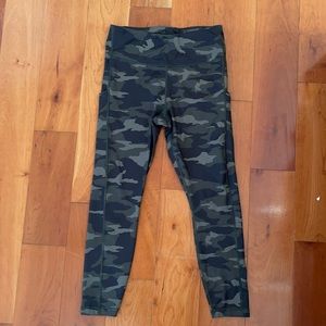 Athleta Ultimate Stash Pocket Green Camo 7/8 Tight- Med